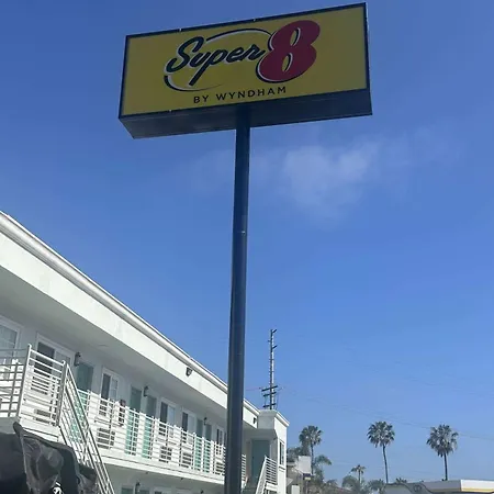 Super 8 By Wyndham Oceanside Downtown-2