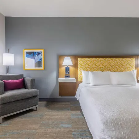 Hampton Inn & Suites Brenham-3