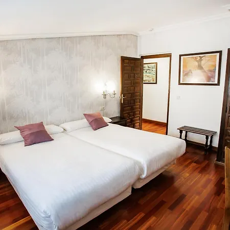 Hotel Conde Rodrigo 2-3