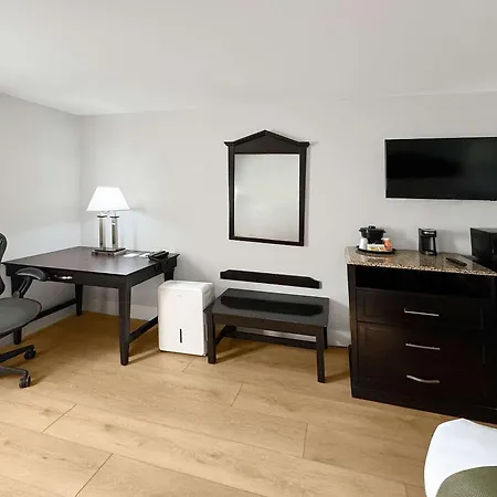 Quality Inn Fort Wayne-2