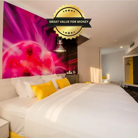 Science Hotel-2