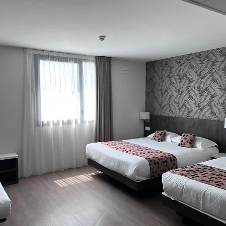 Brit Hotel Ploermel - Hotel de l'Hippodrome-3