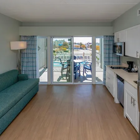 Commander Hotel & Suites-3