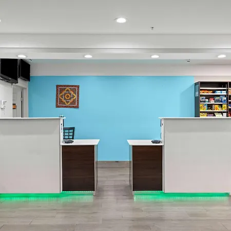 La Quinta Inn Suites By Wyndham Raymondville Harlingen-2