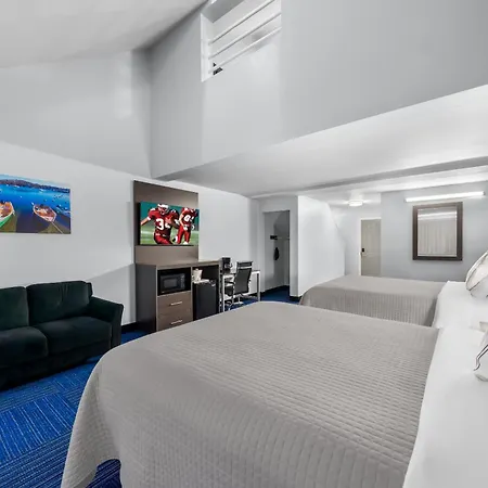 Admiralty Inn & Suites - A Red Collection Hotel-2
