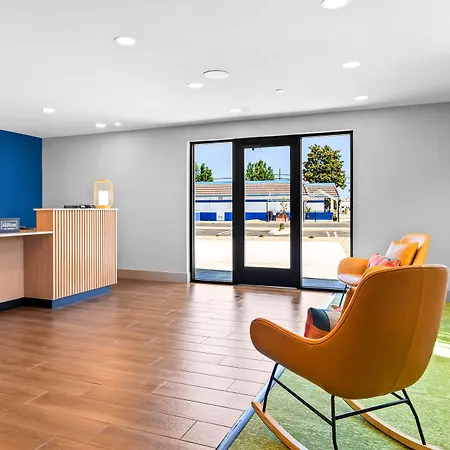 Spark By Hilton Modesto-2