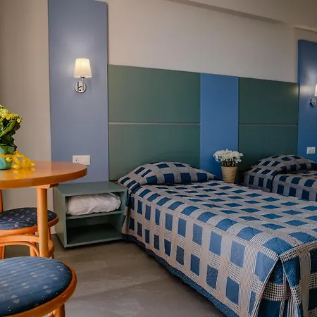 Hotel Lilia-3