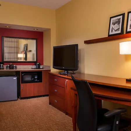 Courtyard By Marriott Richmond West-2