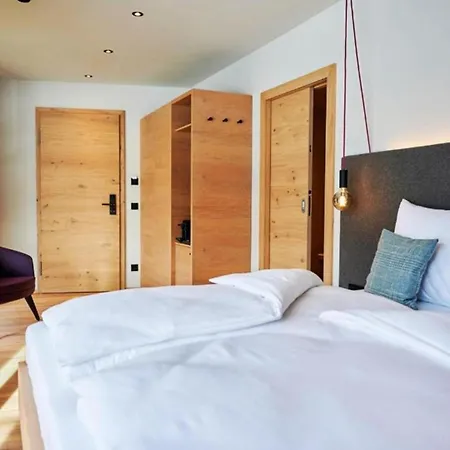 Wellness Und Brunch Hotel Morgenzeit Beheizter Naturteich Genuss Fruehstueck Bis 13 Uhr Hochkoenig Sommercard-2