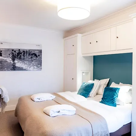 Beach Hotel-2
