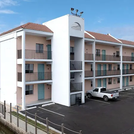 Windwater Hotel And Marina-3