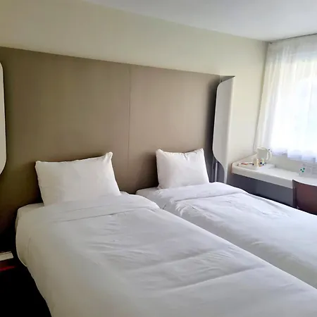 Campanile Hotel Chantilly-2