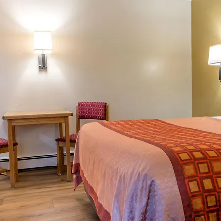 Glenwood Springs Cedar Lodge-2