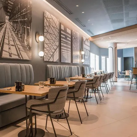 Courtyard By Marriott Paris Arcueil-3