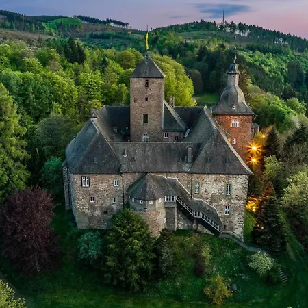 Hotel und Restaurant Burg Schnellenberg-3