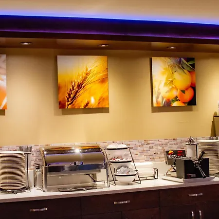 Comfort Inn & Suites Vancouver Downtown City Center-2