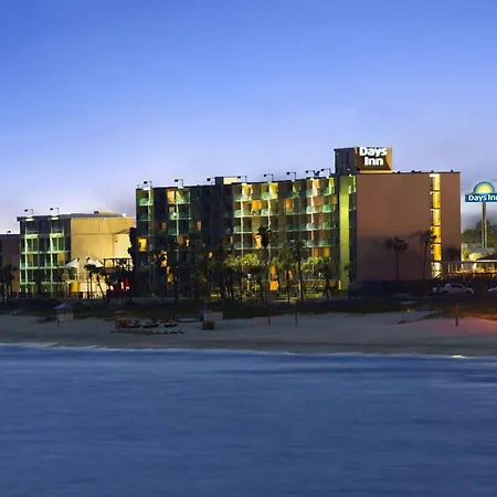 Days Inn By Wyndham Panama City Beach Beachfront Resort-3
