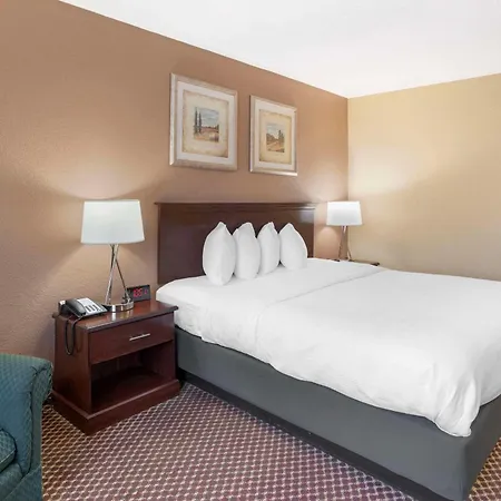 Quality Inn & Suites Bloomington University Area-2