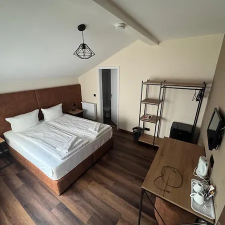 Hotel Capitol Zentrum - 24h --3