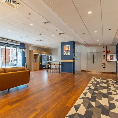 Travelodge Barcelona Poblenou-3