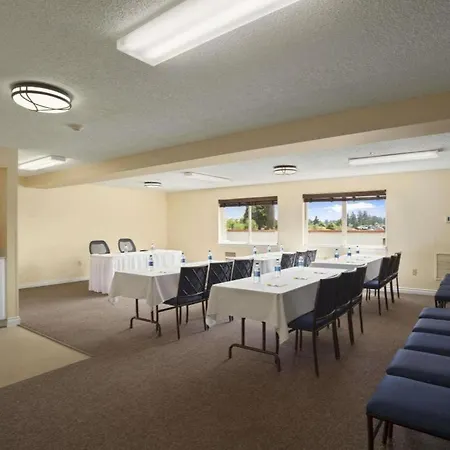 Days Inn By Wyndham Lacey Olympia Area-3