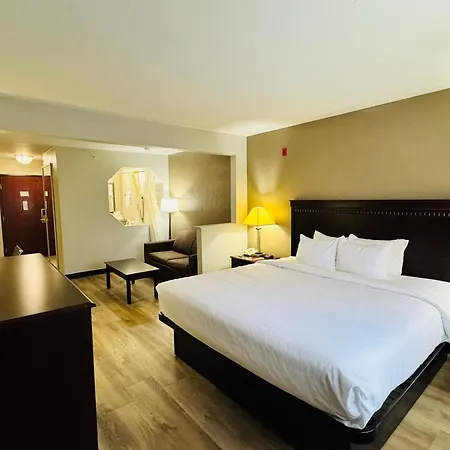 Econo Lodge Inn & Suites Monroe-2