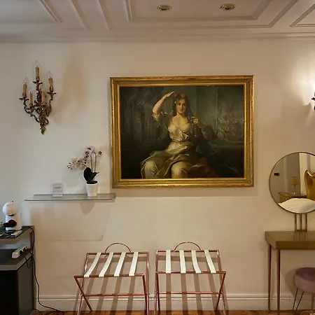 D.R.Rome Spanish Luxury Suites-3
