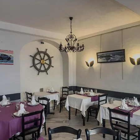 Logis Hôtel Les Chardons Bleus RESTAURANT LE BISTROT DE LA MER-2