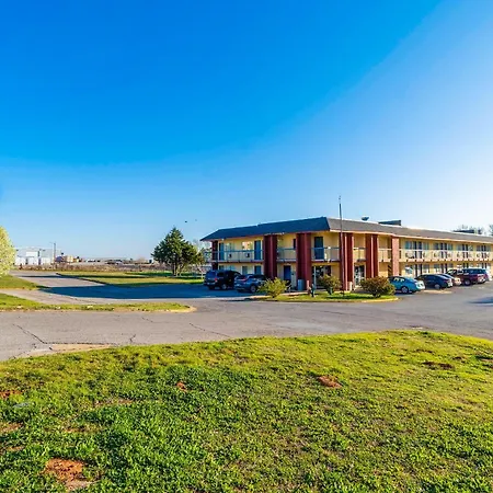 Castle Inn & Suites By Oyo Chickasha-2
