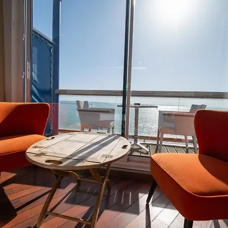 Logis Hotel - La Petite Rade-2