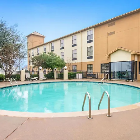 La Quinta By Wyndham Denison - North Lake Texoma-3