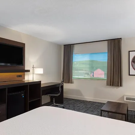 Ramada By Wyndham Spokane Airport-3
