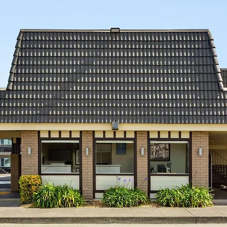 Super 8 By Wyndham Eureka-2