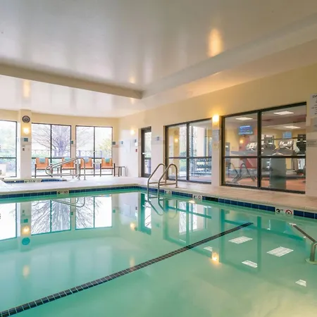 Courtyard By Marriott Salisbury-3