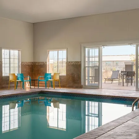 La Quinta By Wyndham Shawnee-2