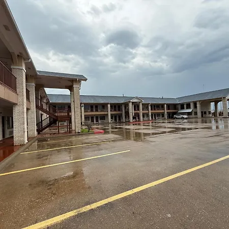 Days Inn By Wyndham Navasota-3