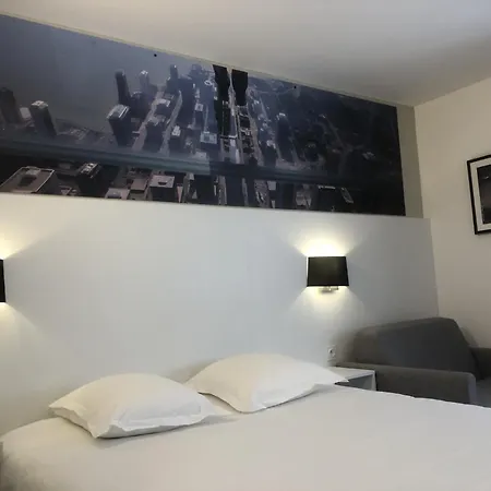 Hotel The Originals Bernay Acropole-2