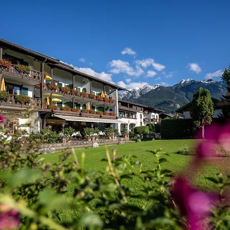 Parkhotel Wallgau 4 Sterne Superior Alpenjuwel mit Spa Genuss, Golf&Wellness in der Karwendel-Region Tradition trifft Eleganz im stilvollen Rückzugsort-3