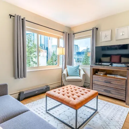 Eclectic Downtown & Cap Hill King Bed & Kitchen-3
