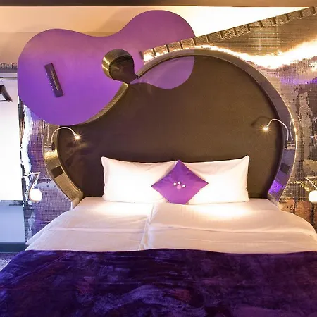 Plaza Inn Stays Design Dortmund-3