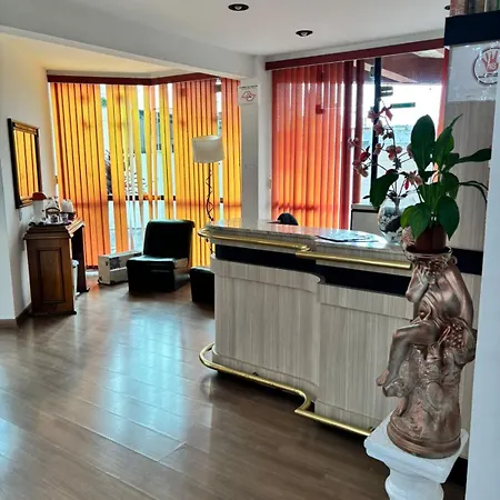 Six'S Hotel-3