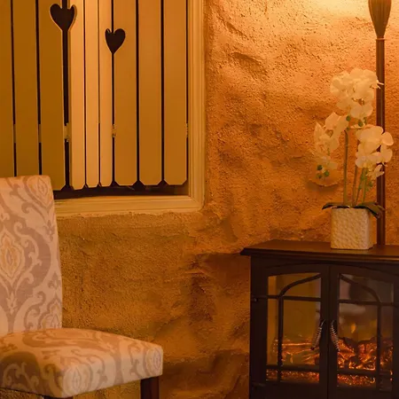 Cabernet House, An Old World Inn-2