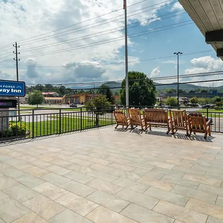 Pigeon Forge Parkway Inn-3