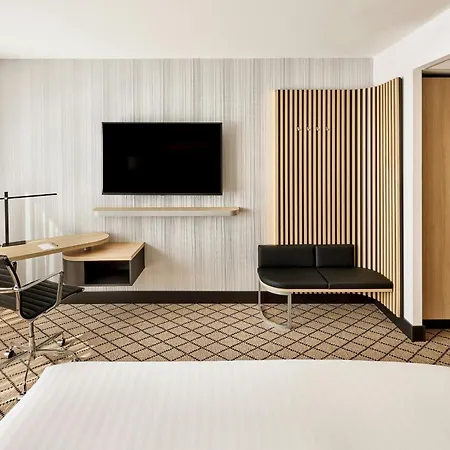 Courtyard By Marriott Hannover Maschsee-3