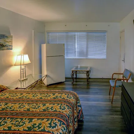 Beach And Town Motel-2