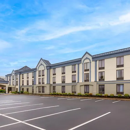 Wingate By Wyndham Greensboro-Coliseum-2