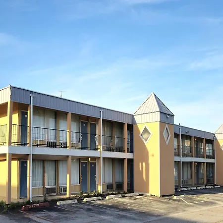 Castle Inn & Suites By Oyo Lawton-3