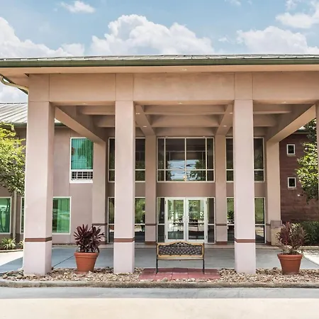 Ramada By Wyndham Luling-3