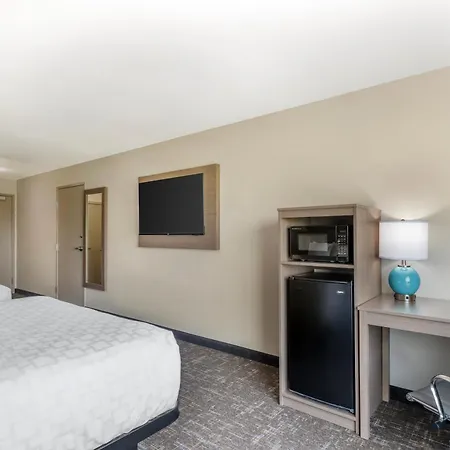 Clarion Pointe Sioux Falls Airport-3