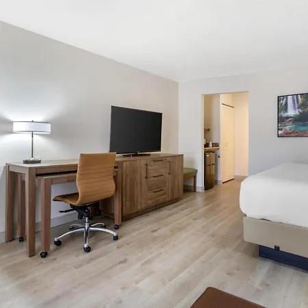 Best Western Plus A Wayfarer'S Inn & Suites-2